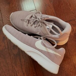 Nike 6.5 Tanjun running shoes